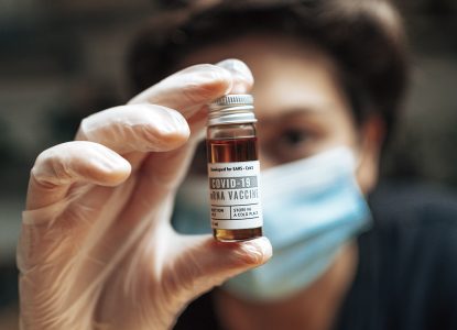 Coronavirus Science Report #65: Persoanele vaccinate cu Pfizer și Moderna transmit foarte rar virusul