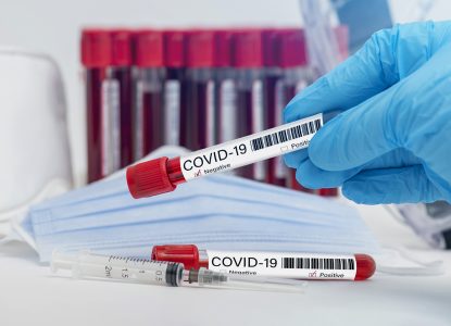 Coronavirus Science Report #50: De ce apar teste fals negative? Cine vor fi vaccinați primii?