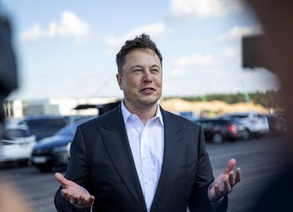 Elon Musk vrea să schimbe Twitter, iar TikTok e atacat cu firme de PR