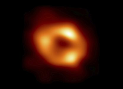 Prima fotografie a găurii negre supermasive din centrul galaxiei noastre