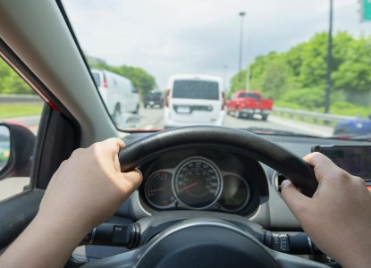 Un semnal de alarmă: reducerea accidentelor rutiere cu ajutorul alertelor personalizate pentru șoferi