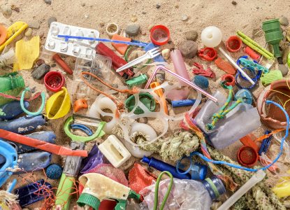 5 firme produc 24% dintre deșeurile de plastic a căror sursă poate fi identificată